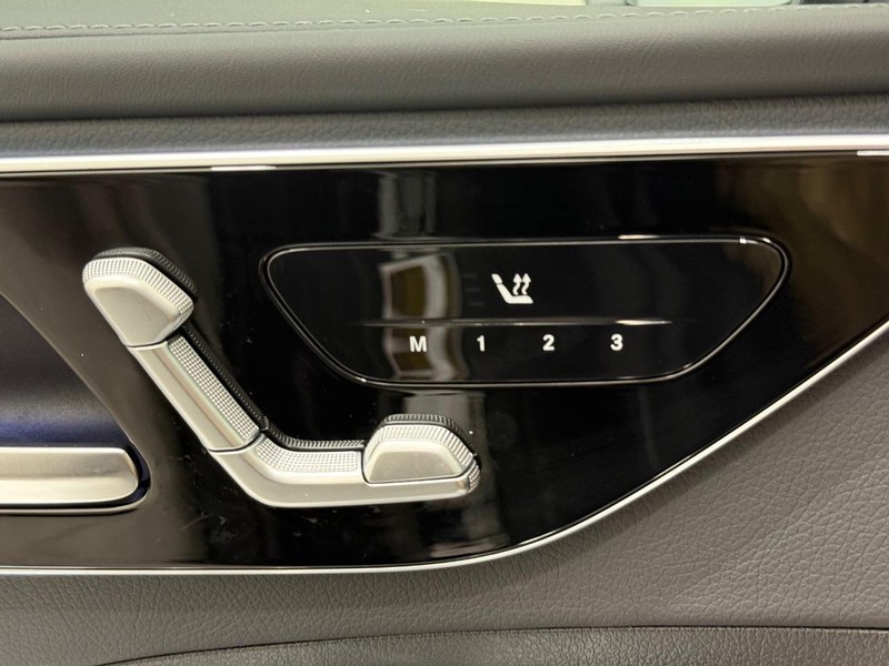 Mercedes-Benz C-Class Vehicle Image 13