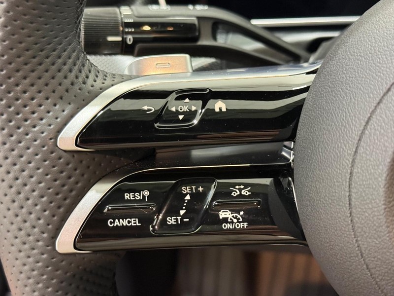 Mercedes-Benz C-Class Vehicle Image 14
