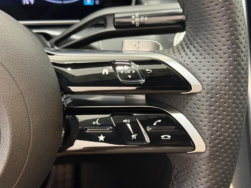 Mercedes-Benz C-Class Vehicle Image 15