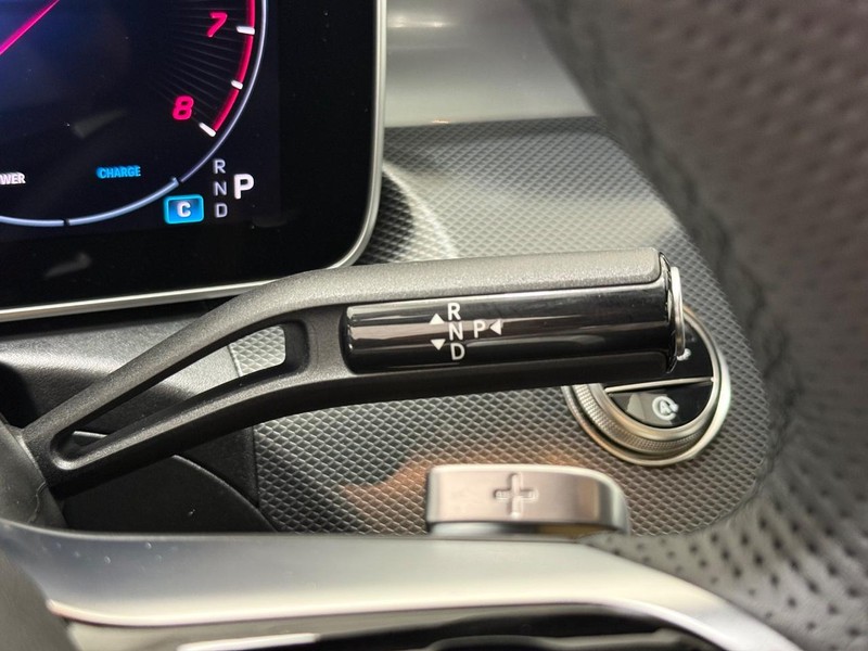 Mercedes-Benz C-Class Vehicle Image 16
