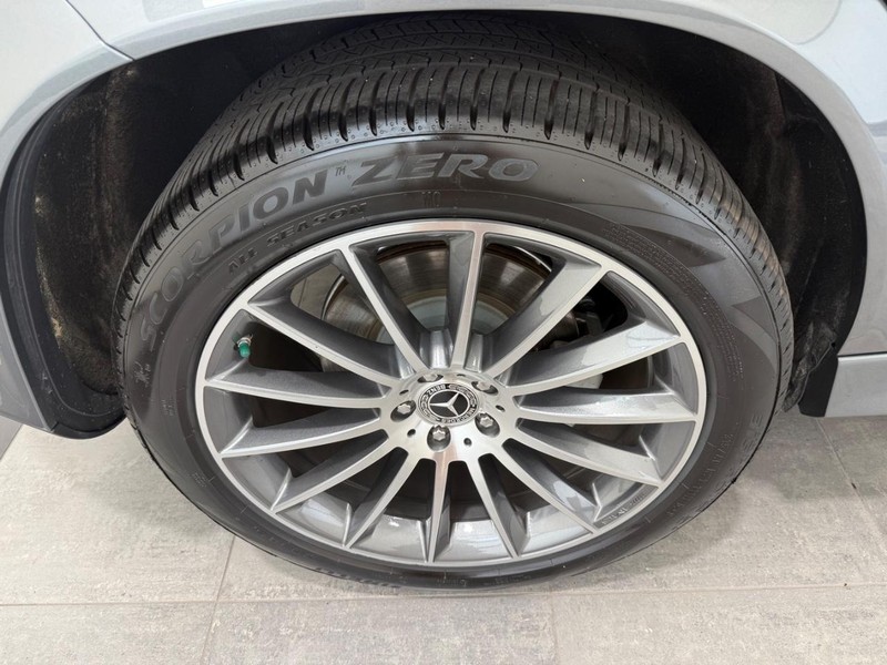 Mercedes-Benz GLE Vehicle Image 3