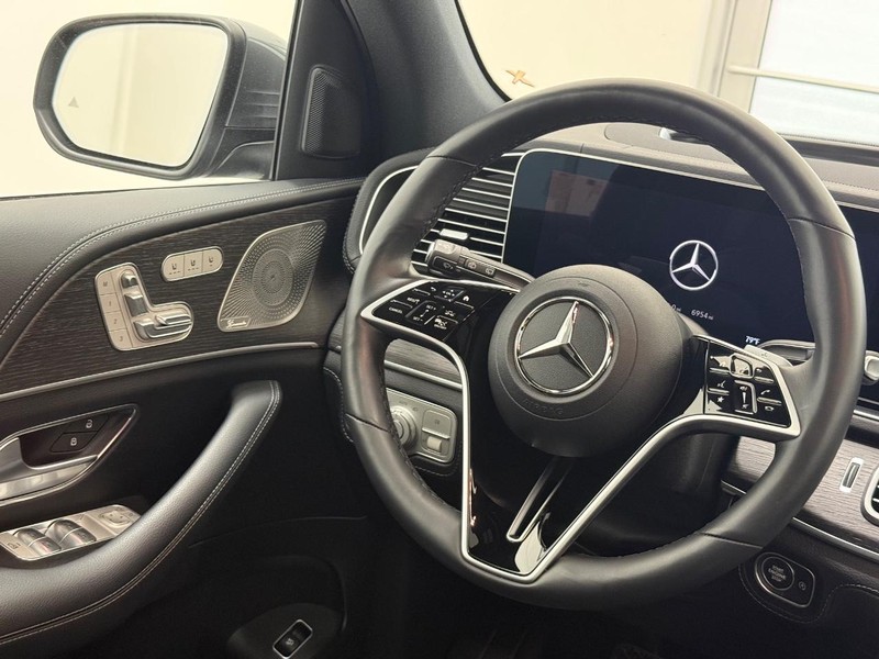 Mercedes-Benz GLE Vehicle Image 7