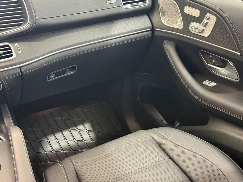 Mercedes-Benz GLE Vehicle Image 8