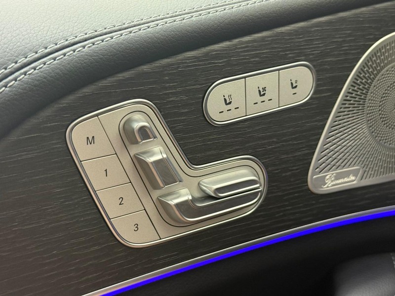 Mercedes-Benz GLE Vehicle Image 16