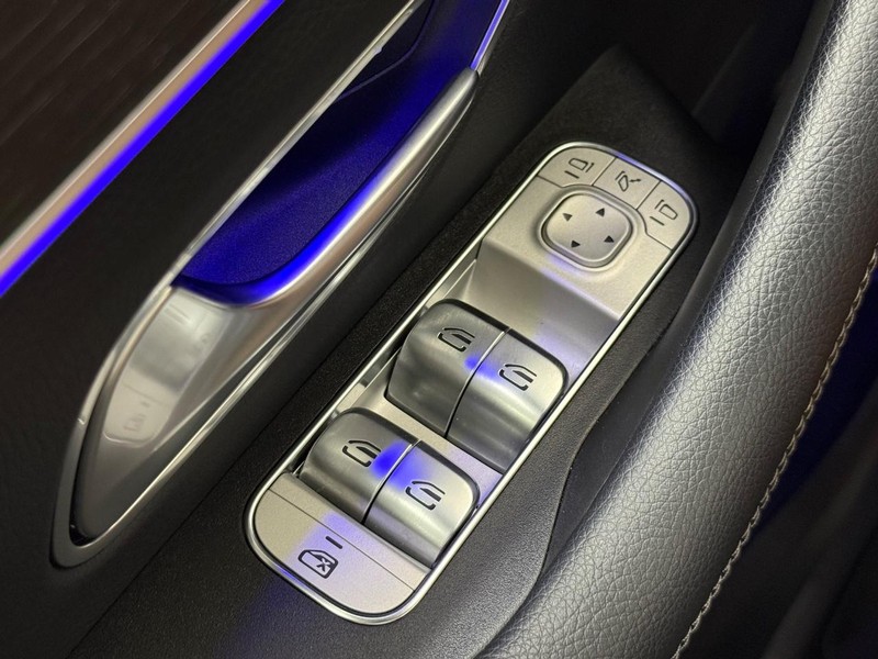 Mercedes-Benz GLE Vehicle Image 17