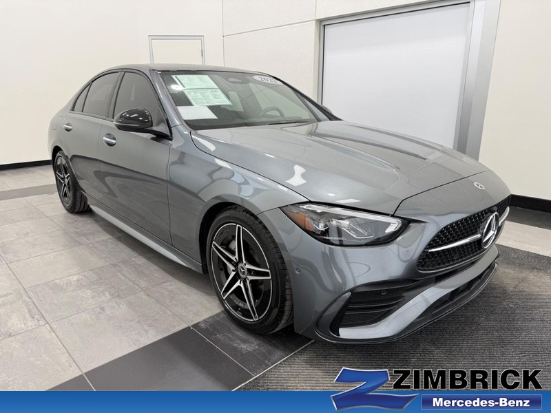 Mercedes-Benz C-Class Vehicle Full-screen Gallery Image 01