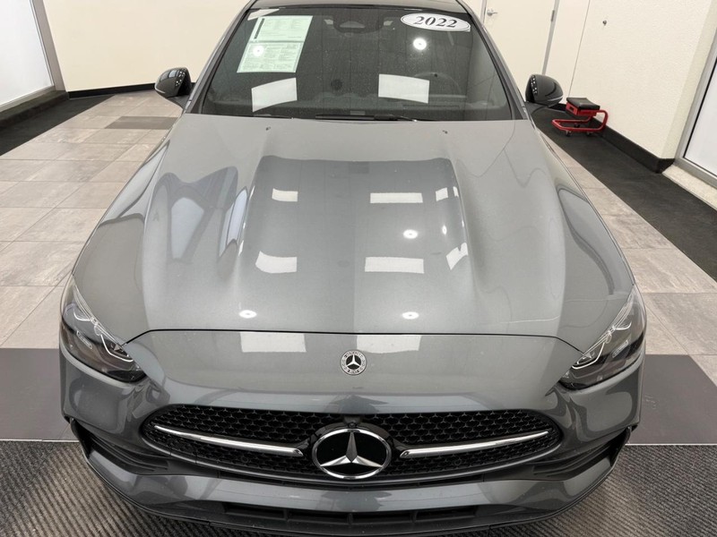 Mercedes-Benz C-Class Vehicle Full-screen Gallery Image 07