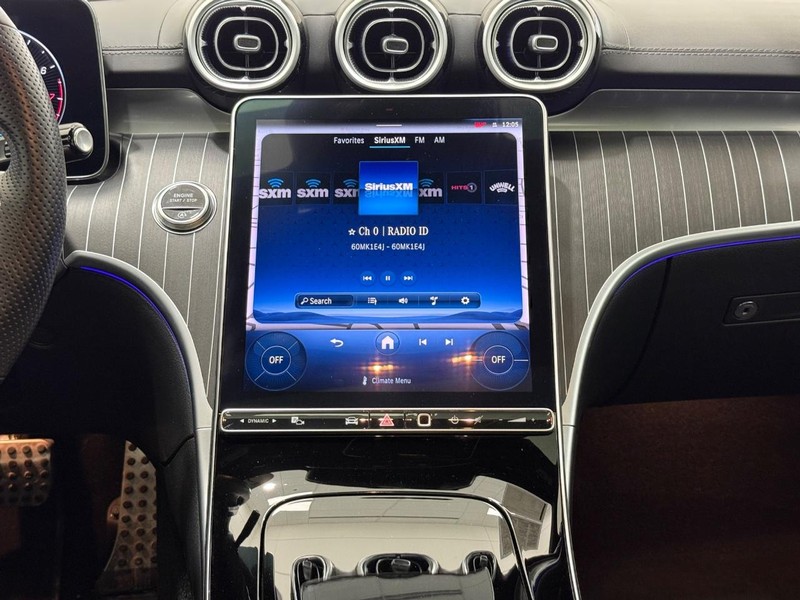 Mercedes-Benz C-Class Vehicle Full-screen Gallery Image 10