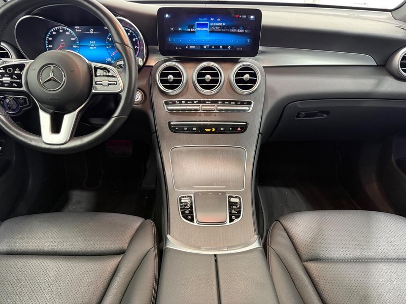 Mercedes-Benz GLC Vehicle Full-screen Gallery Image 10