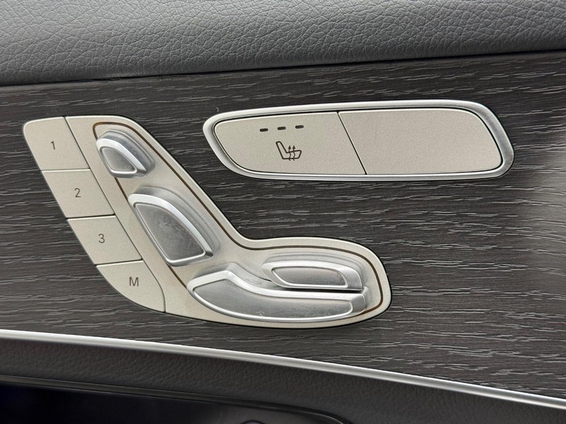 Mercedes-Benz GLC Vehicle Full-screen Gallery Image 14