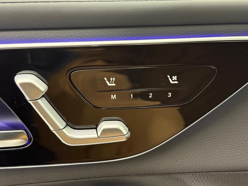 Mercedes-Benz GLC Vehicle Full-screen Gallery Image 13