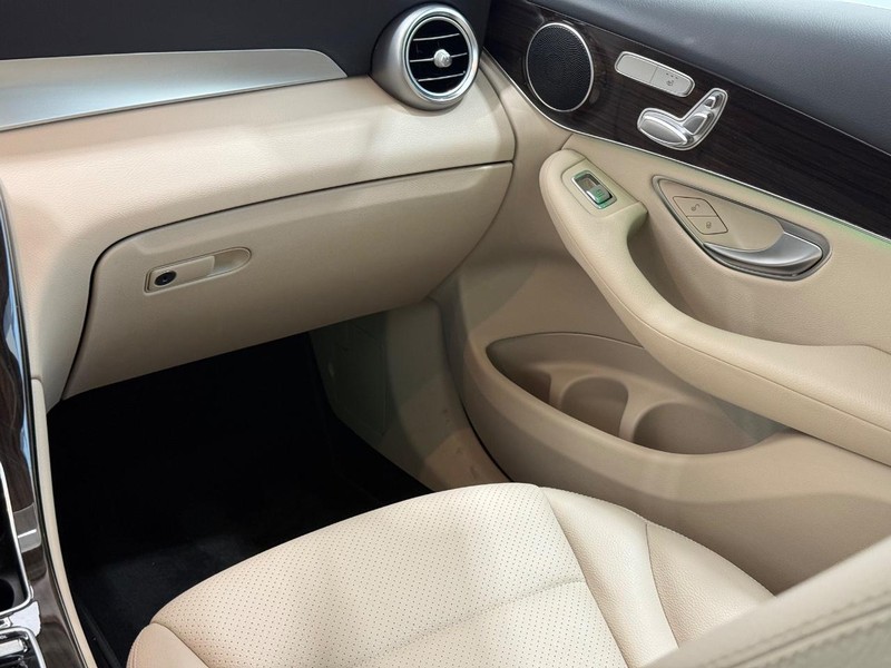 Mercedes-Benz GLC Vehicle Image 12