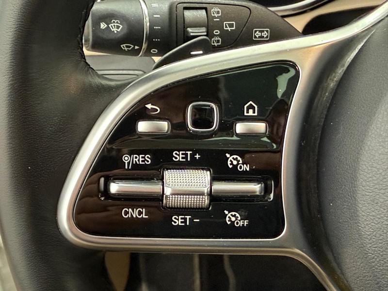 Mercedes-Benz GLC Vehicle Image 14