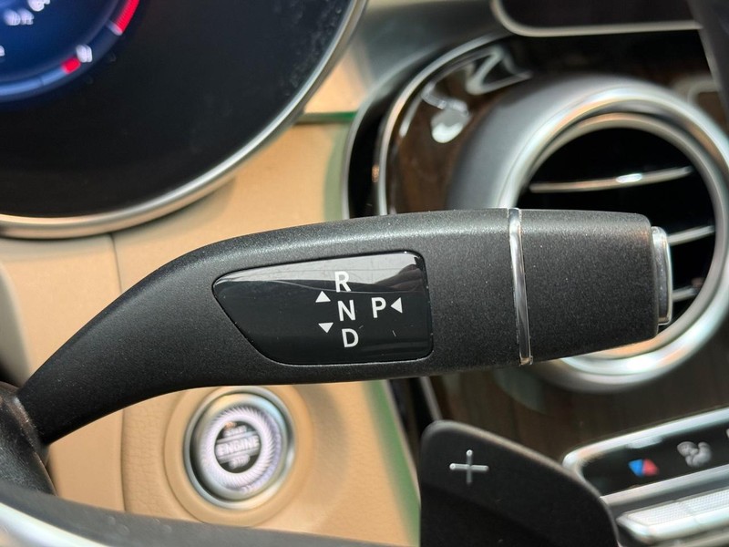 Mercedes-Benz GLC Vehicle Image 16