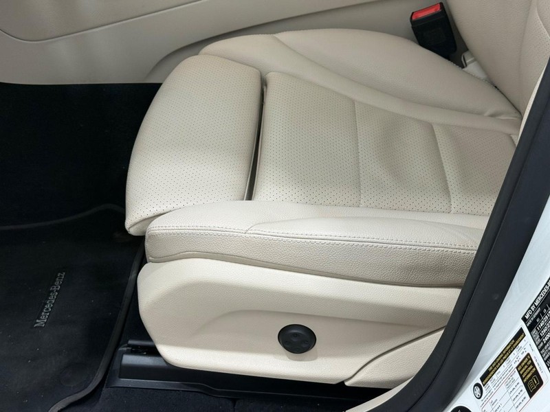 Mercedes-Benz GLC Vehicle Image 21