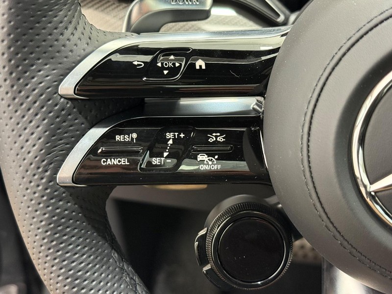 Mercedes-Benz GLE Vehicle Image 11