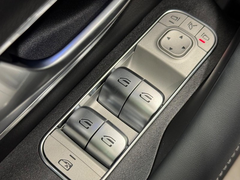 Mercedes-Benz GLE Vehicle Image 16