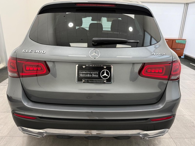 Mercedes-Benz GLC Vehicle Full-screen Gallery Image 03