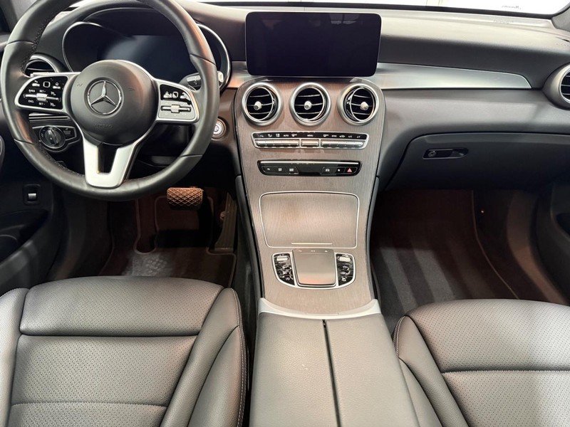 Mercedes-Benz GLC Vehicle Full-screen Gallery Image 09