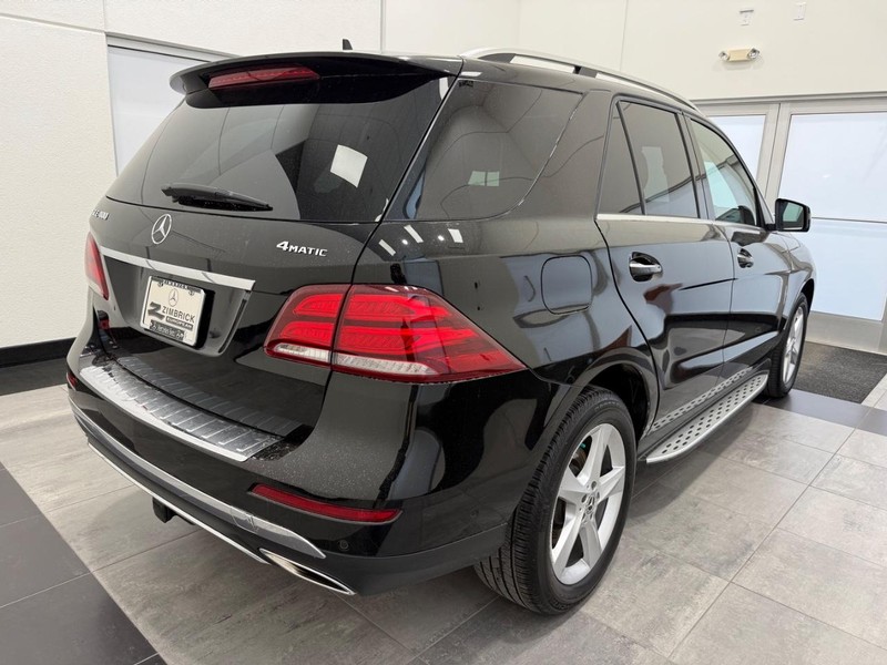 Mercedes-Benz GLE Vehicle Image 2