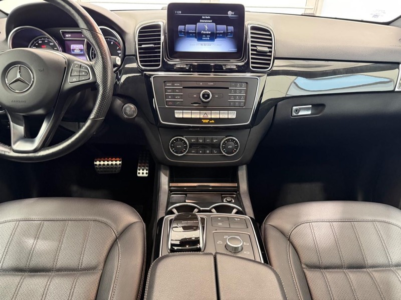 Mercedes-Benz GLE Vehicle Image 9