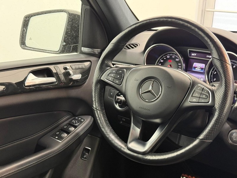 Mercedes-Benz GLE Vehicle Image 11