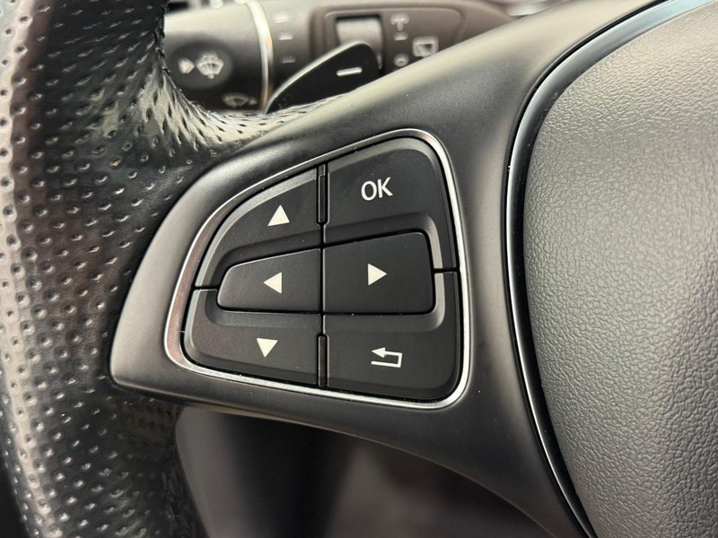 Mercedes-Benz GLE Vehicle Image 14