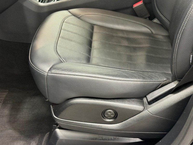 Mercedes-Benz GLE Vehicle Image 20