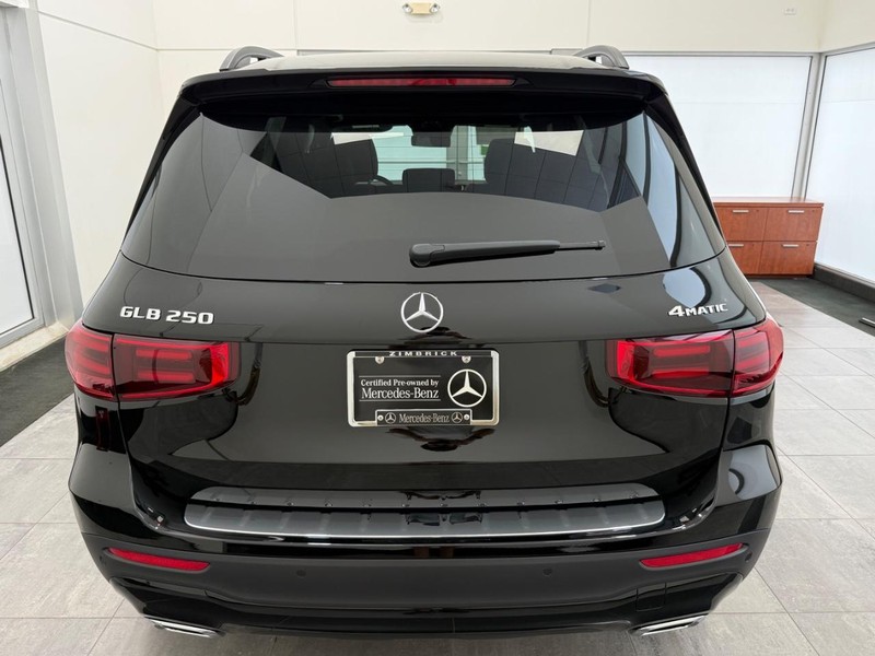 Mercedes-Benz GLB Vehicle Image 3
