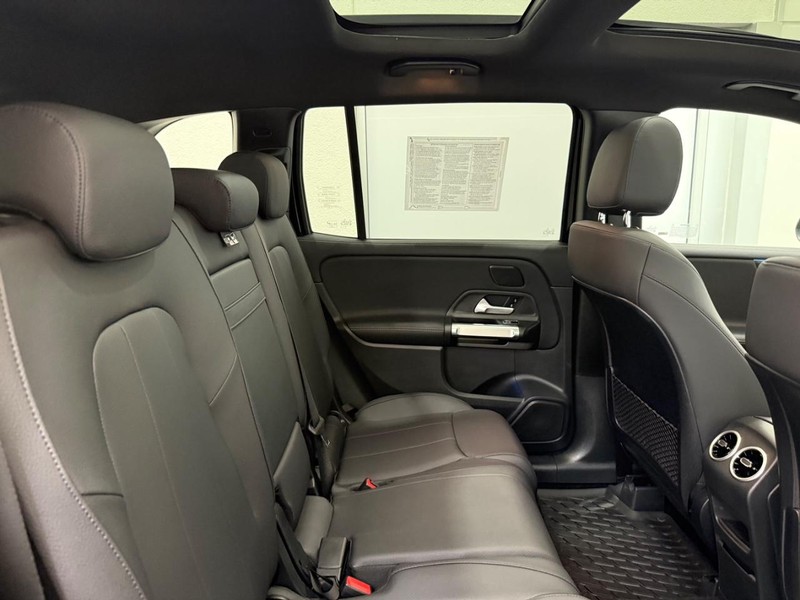 Mercedes-Benz GLB Vehicle Image 8