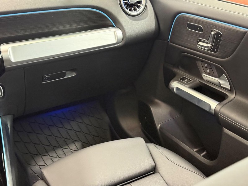 Mercedes-Benz GLB Vehicle Image 13