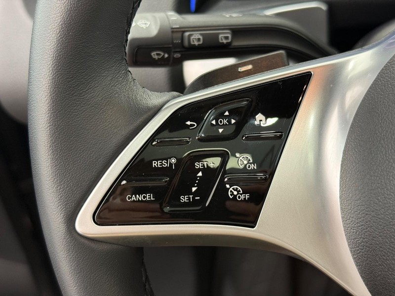 Mercedes-Benz GLB Vehicle Image 15