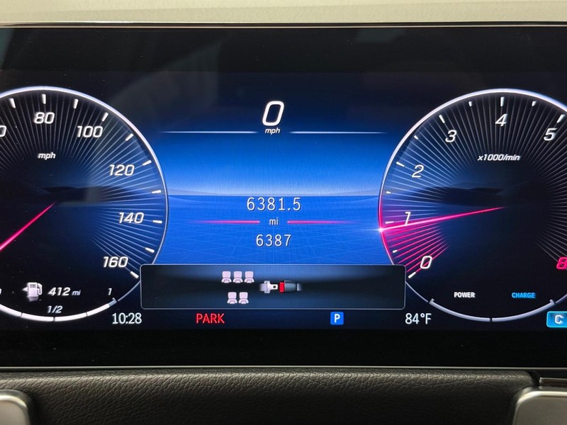 Mercedes-Benz GLB Vehicle Image 18