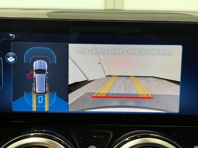 Mercedes-Benz GLB Vehicle Image 19