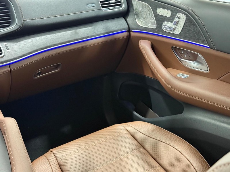 Mercedes-Benz GLE Vehicle Image 9