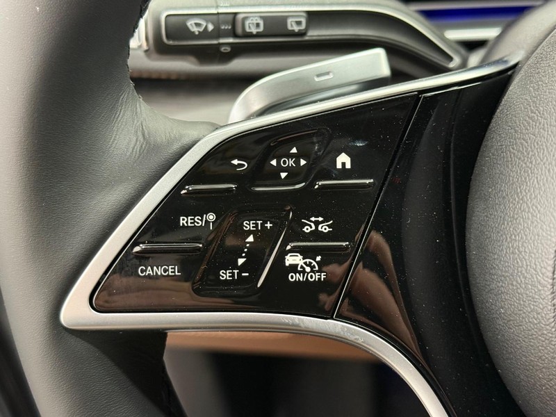 Mercedes-Benz GLE Vehicle Image 11