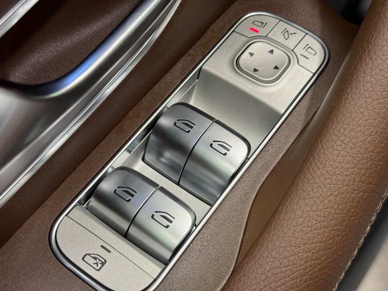 Mercedes-Benz GLE Vehicle Image 17