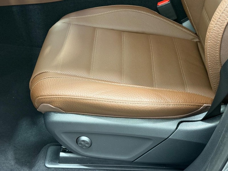 Mercedes-Benz GLE Vehicle Image 18