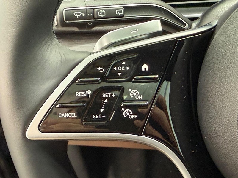 Mercedes-Benz GLE Vehicle Image 11