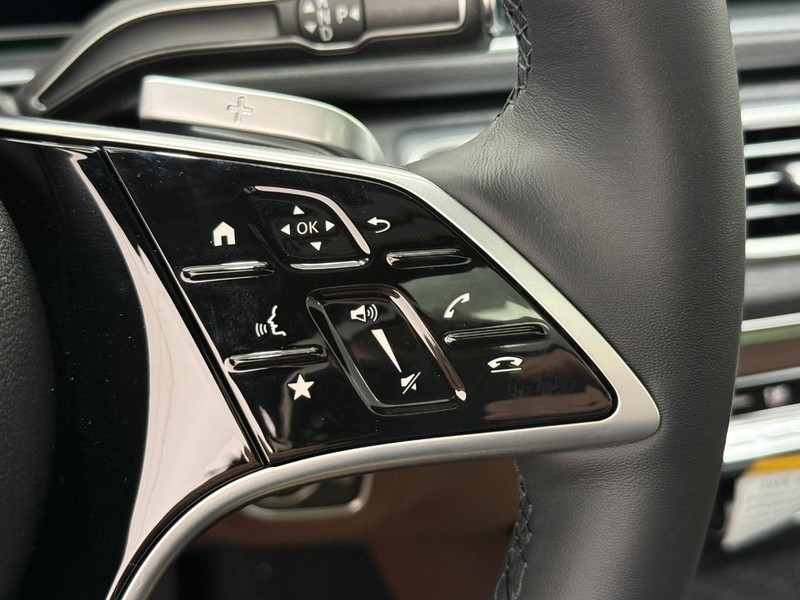 Mercedes-Benz GLE Vehicle Image 12