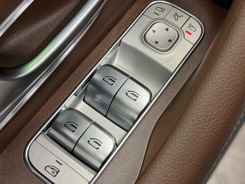 Mercedes-Benz GLE Vehicle Image 16