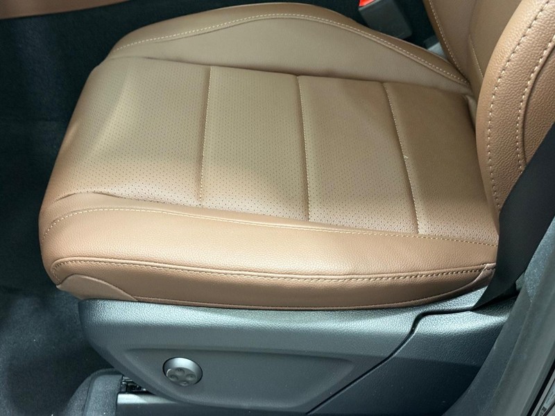 Mercedes-Benz GLE Vehicle Image 17