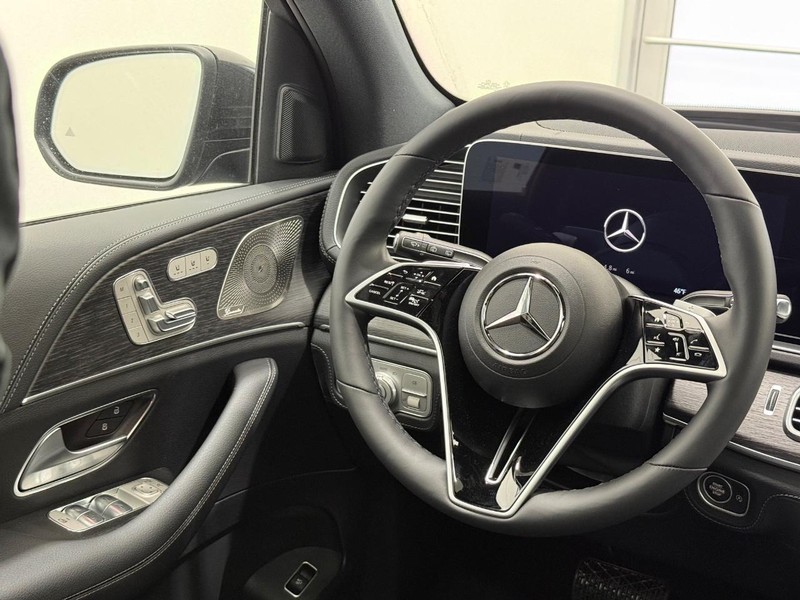 Mercedes-Benz GLE Vehicle Image 8