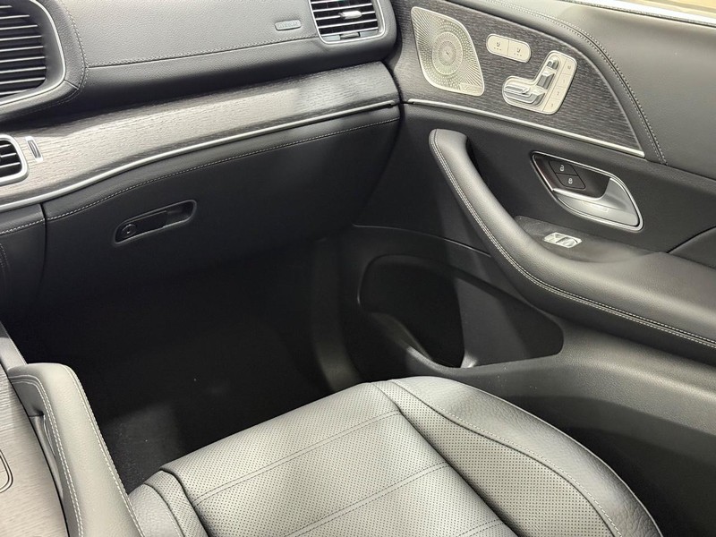 Mercedes-Benz GLE Vehicle Image 9