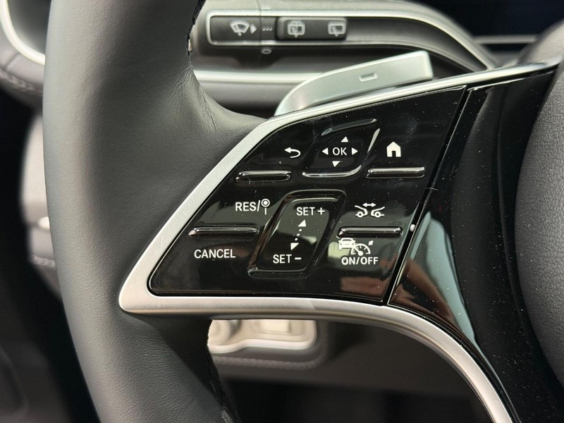 Mercedes-Benz GLE Vehicle Image 11