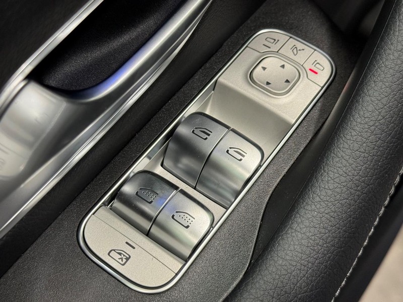 Mercedes-Benz GLE Vehicle Image 16