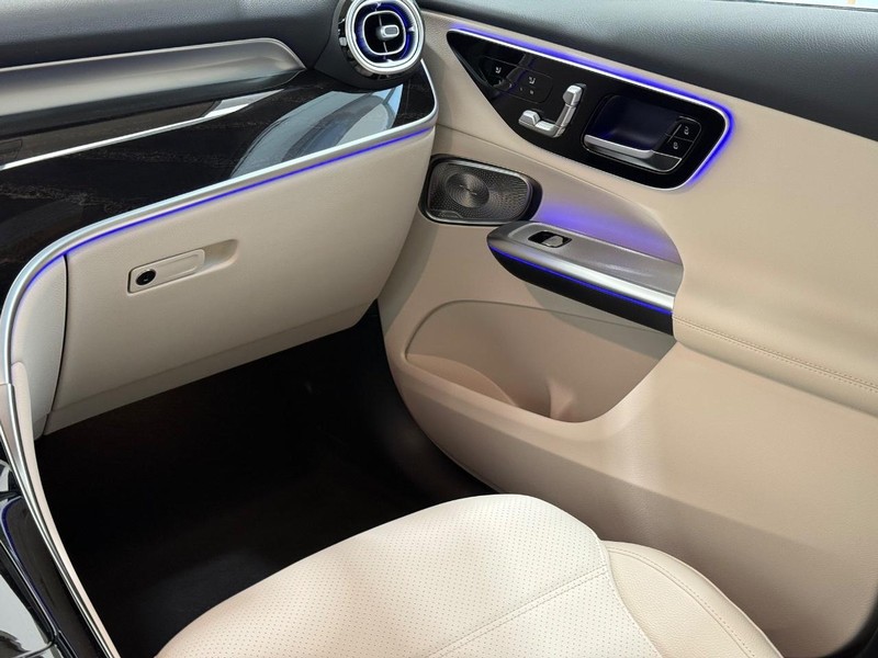 Mercedes-Benz GLC Vehicle Image 9