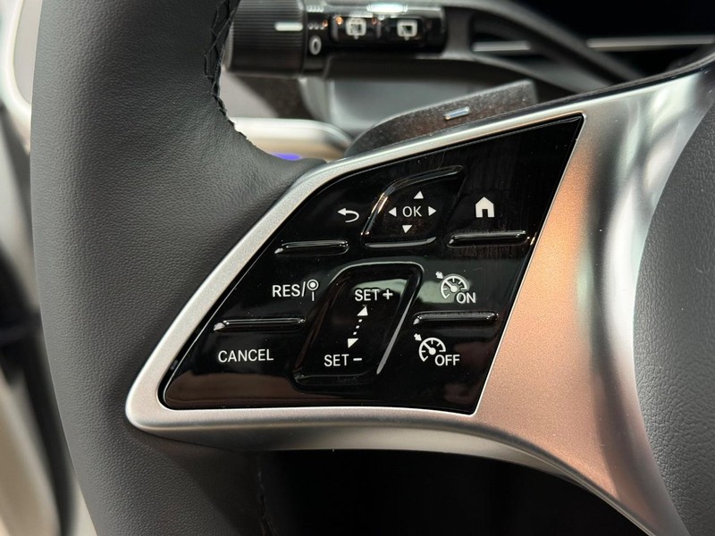 Mercedes-Benz GLC Vehicle Image 11