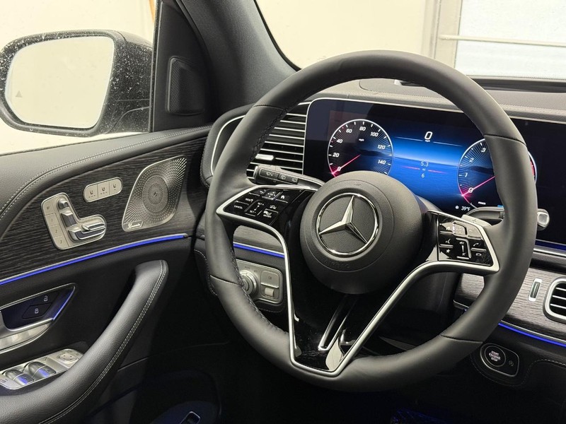 Mercedes-Benz GLE Vehicle Image 8