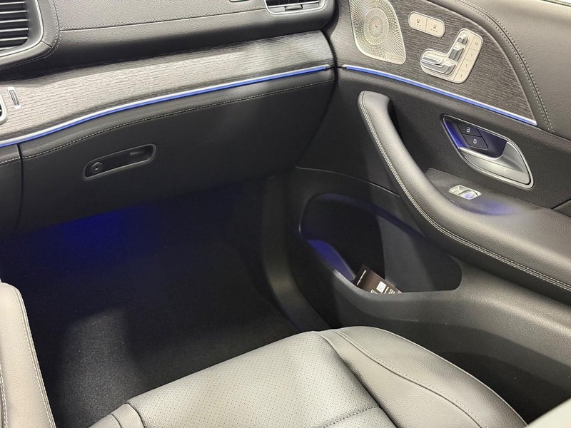 Mercedes-Benz GLE Vehicle Image 9